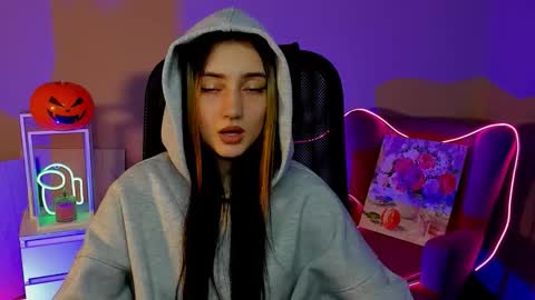 Snapshot of olivia_norton_ chatting on October 27, 4:22 pm olivia_norton_ online show from October 27, 4:22 pm