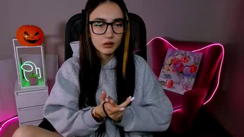 Snapshot of olivia_norton_ chatting on October 28, 1:58 pm olivia_norton_ online show from October 28, 1:58 pm