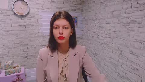 Snapshot of olivia_red_ chatting on December 14, 6:35 am Olivia online show from December 14, 6:35 am