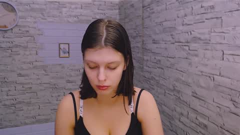 Snapshot of olivia_red_ chatting on January 25, 7:18 pm Olivia online show from January 25, 7:18 pm