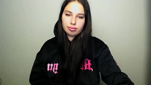 Snapshot of olivia_red_ chatting on October 7, 3:58 am Olivia online show from October 7, 3:58 am