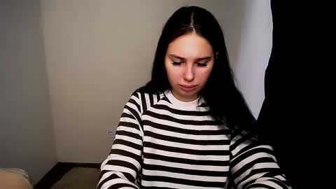 Snapshot of olivia_red_ chatting on November 14, 9:08 am Olivia online show from November 14, 9:08 am