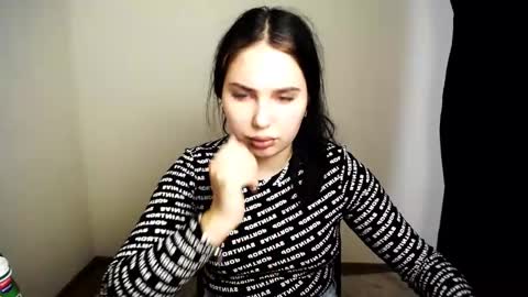 Snapshot of olivia_red_ chatting on November 17, 11:05 am Olivia online show from November 17, 11:05 am