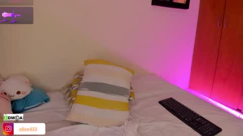 Snapshot of olivia_s19 chatting on October 19, 3:40 am olivia_s19 online show from October 19, 3:40 am