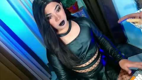 Snapshot of olivia_the_temptress27 chatting on September 19, 9:11 am Miss OLIVIA online show from September 19, 9:11 am