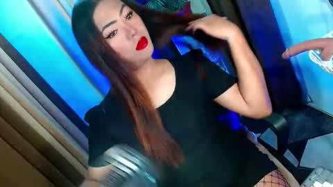 Snapshot of olivia_the_temptress27 chatting on September 21, 9:33 am Miss OLIVIA online show from September 21, 9:33 am