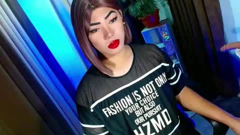 Snapshot of olivia_the_temptress27 chatting on September 23, 10:18 am Miss OLIVIA online show from September 23, 10:18 am