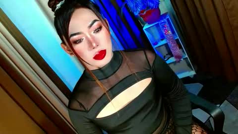 Snapshot of olivia_the_temptress27 chatting on October 9, 7:17 am Miss OLIVIA online show from October 9, 7:17 am