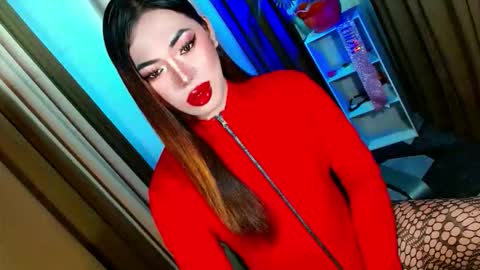 Snapshot of olivia_the_temptress27 chatting on October 10, 7:40 am Miss OLIVIA online show from October 10, 7:40 am