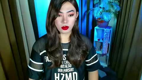 Snapshot of olivia_the_temptress27 chatting on October 17, 6:49 am Miss OLIVIA online show from October 17, 6:49 am