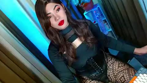 Snapshot of olivia_the_temptress27 chatting on October 22, 8:25 am Miss OLIVIA online show from October 22, 8:25 am