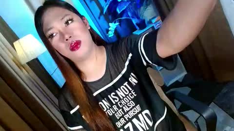 Snapshot of olivia_the_temptress27 chatting on November 8, 9:09 am Miss OLIVIA online show from November 8, 9:09 am