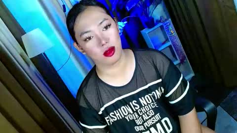 Snapshot of olivia_the_temptress27 chatting on November 12, 11:21 am Miss OLIVIA online show from November 12, 11:21 am