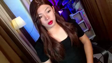 Snapshot of olivia_the_temptress27 chatting on November 14, 4:38 pm Miss OLIVIA online show from November 14, 4:38 pm