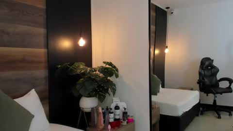 olivia_willoow online show from March 5, 2:18 am