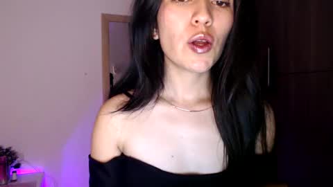 Snapshot of oliviaaa__ chatting on December 14, 12:01 am oliviaaa__ online show from December 14, 12:01 am