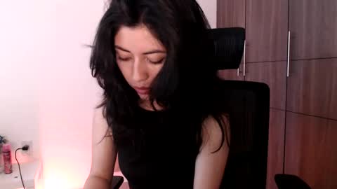 Snapshot of oliviaaa__ chatting on January 11, 6:33 pm oliviaaa__ online show from January 11, 6:33 pm