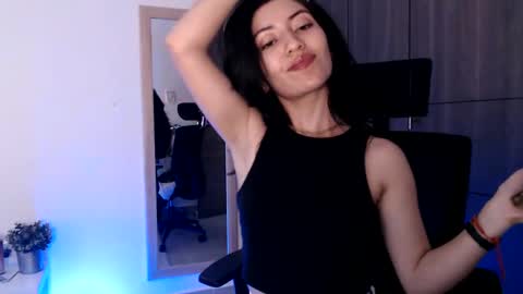 Snapshot of oliviaaa__ chatting on January 18, 7:15 pm oliviaaa__ online show from January 18, 7:15 pm