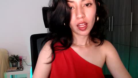 Snapshot of oliviaaa__ chatting on February 8, 6:12 pm oliviaaa__ online show from February 8, 6:12 pm