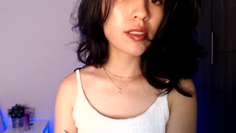 Snapshot of oliviaaa__ chatting on February 18, 9:42 pm oliviaaa__ online show from February 18, 9:42 pm