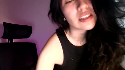 Snapshot of oliviaaa__ chatting on November 14, 5:00 pm oliviaaa__ online show from November 14, 5:00 pm