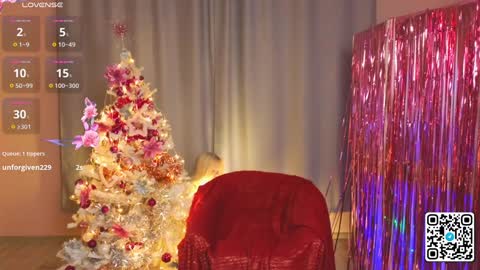 Snapshot of oliviabr0wn chatting on December 14, 2:01 am Olivia online show from December 14, 2:01 am