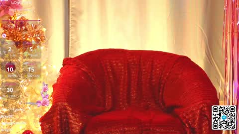 Snapshot of oliviabr0wn chatting on December 15, 8:19 am Olivia online show from December 15, 8:19 am