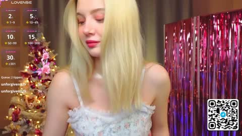 Snapshot of oliviabr0wn chatting on January 8, 2:03 am Olivia online show from January 8, 2:03 am