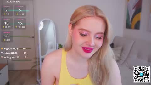 Snapshot of oliviabr0wn chatting on September 20, 2:12 am Olivia online show from September 20, 2:12 am