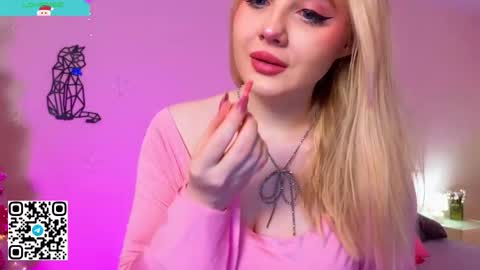 Snapshot of oliviabr0wn chatting on December 22, 2:08 am Olivia online show from December 22, 2:08 am