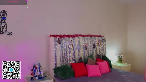 Snapshot of oliviabr0wn chatting on January 10, 2:13 am Olivia online show from January 10, 2:13 am