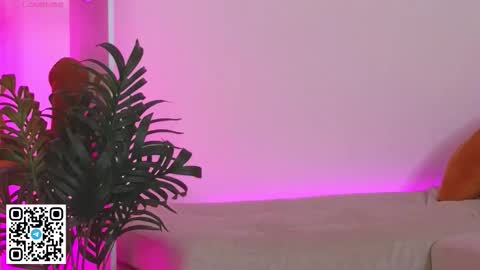 Snapshot of oliviabr0wn chatting on February 15, 7:51 am Olivia online show from February 15, 7:51 am