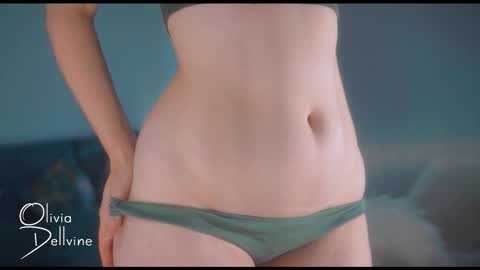 Snapshot of oliviadellvine chatting on November 11, 1:27 am Olivia online show from November 11, 1:27 am