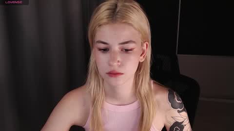 Olivia and Niko online show from October 22, 1:06 am