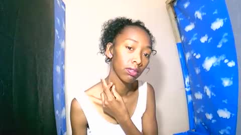 Snapshot of oliviah27 chatting on October 3, 10:01 am oliviah27 online show from October 3, 10:01 am