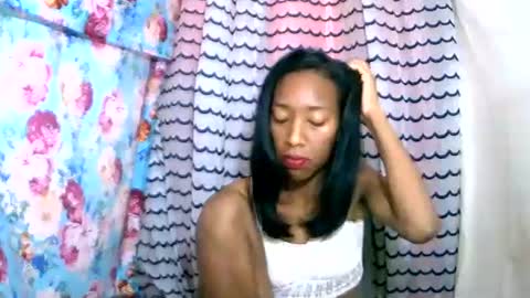 Snapshot of oliviah27 chatting on October 17, 8:39 am oliviah27 online show from October 17, 8:39 am