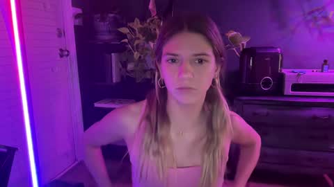 Snapshot of oliviahansleyy chatting on January 7, 10:22 am Olivia online show from January 7, 10:22 am