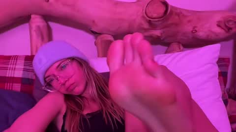 Snapshot of oliviahansleyy chatting on February 25, 3:20 am Olivia online show from February 25, 3:20 am