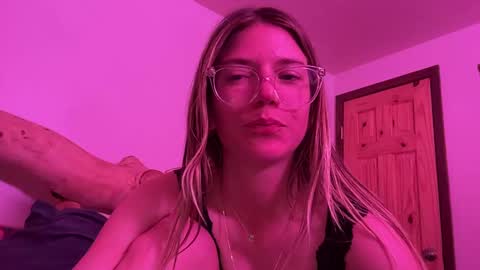 Snapshot of oliviahansleyy chatting on February 25, 6:25 am Olivia online show from February 25, 6:25 am