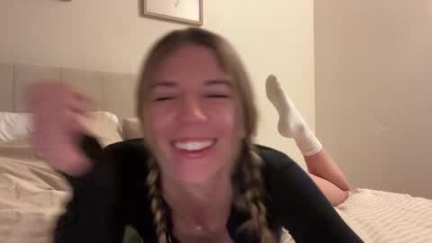 Snapshot of oliviahansleyy chatting on February 28, 3:59 am Olivia online show from February 28, 3:59 am