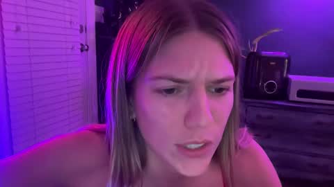 Snapshot of oliviahansleyy chatting on March 10, 3:56 am Olivia online show from March 10, 3:56 am