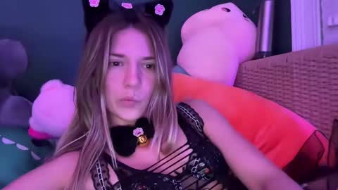 Snapshot of oliviahansleyy chatting on March 11, 5:38 am Olivia online show from March 11, 5:38 am