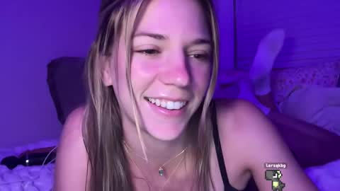 Snapshot of oliviahansleyy chatting on September 27, 2:38 am Olivia online show from September 27, 2:38 am