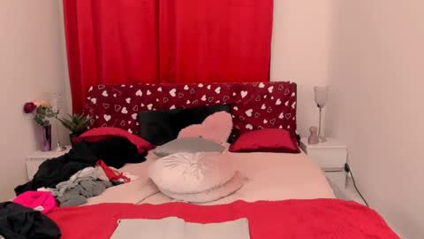 Snapshot of oliviahappy chatting on December 2, 4:09 pm oliviaBeauty online show from December 2, 4:09 pm