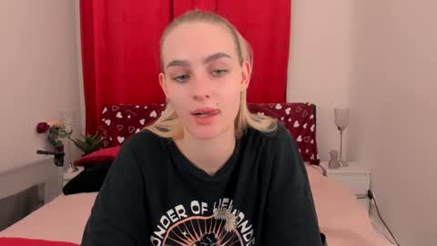 Snapshot of oliviahappy chatting on January 29, 10:11 pm oliviaBeauty online show from January 29, 10:11 pm