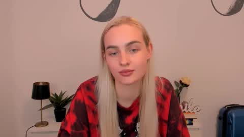 Snapshot of oliviahappy chatting on October 3, 8:39 pm oliviaBeauty online show from October 3, 8:39 pm