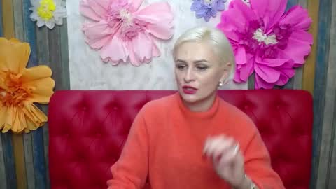 Snapshot of oliviahorst chatting on November 16, 6:13 pm OliviaHorst online show from November 16, 6:13 pm