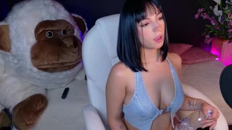 Snapshot of oliviamcneill chatting on January 30, 2:06 am Olivia Mcneill online show from January 30, 2:06 am