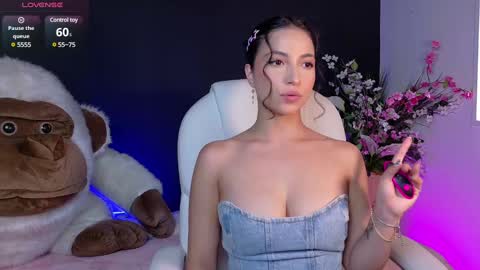 Snapshot of oliviamcneill chatting on January 30, 7:59 pm Olivia Mcneill online show from January 30, 7:59 pm