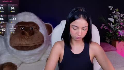 Snapshot of oliviamcneill chatting on February 4, 10:55 pm Olivia Mcneill online show from February 4, 10:55 pm